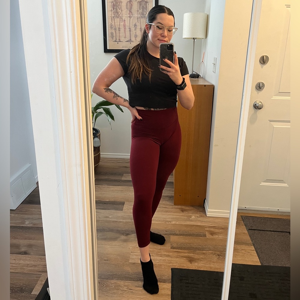 Lululemon Align High Waisted Leggings in Red. Size 6